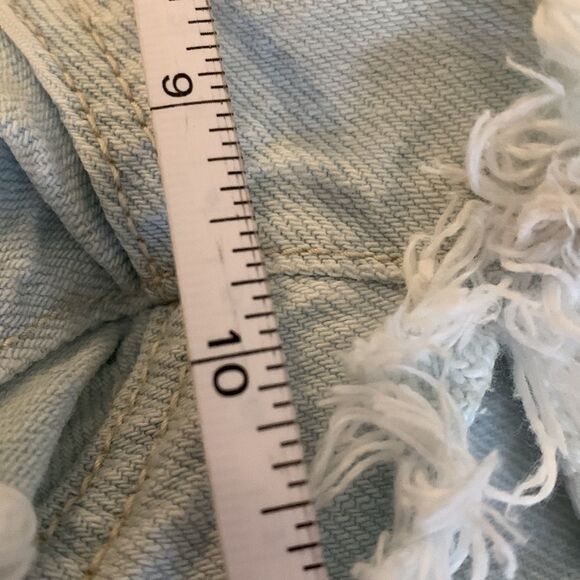 American eagle faded distressed denim cut off jeans size 00. Decorative pockets. - Picture 11 of 11